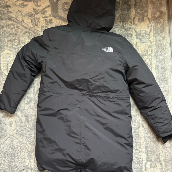 Girls Large Northface jacket - Picture 2 of 2